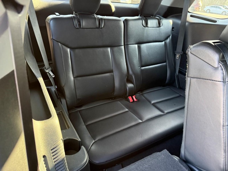 Ford Explorer Vehicle Image 15