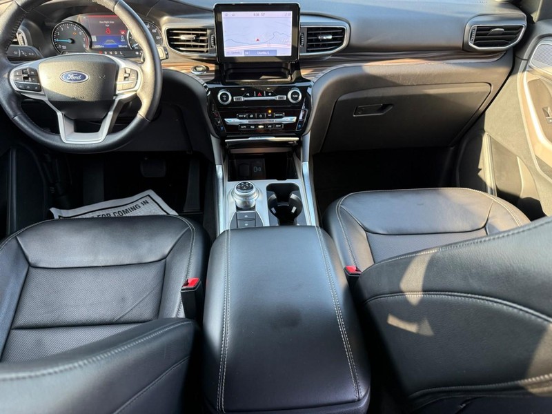 Ford Explorer Vehicle Image 16