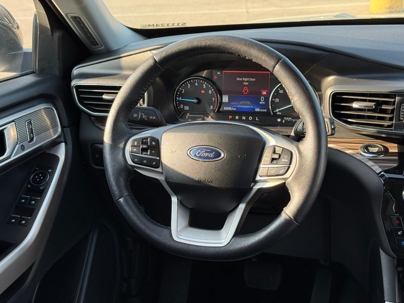 Ford Explorer Vehicle Image 17