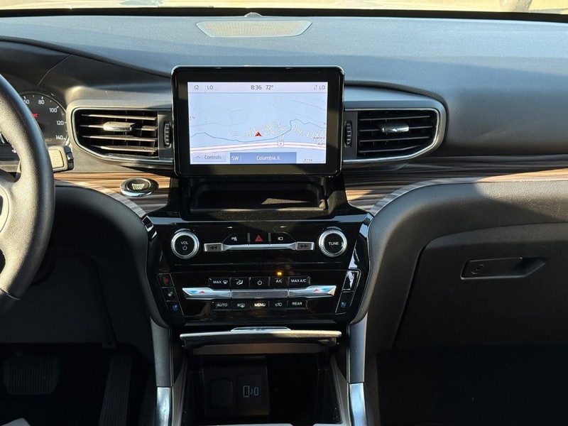 Ford Explorer Vehicle Image 18