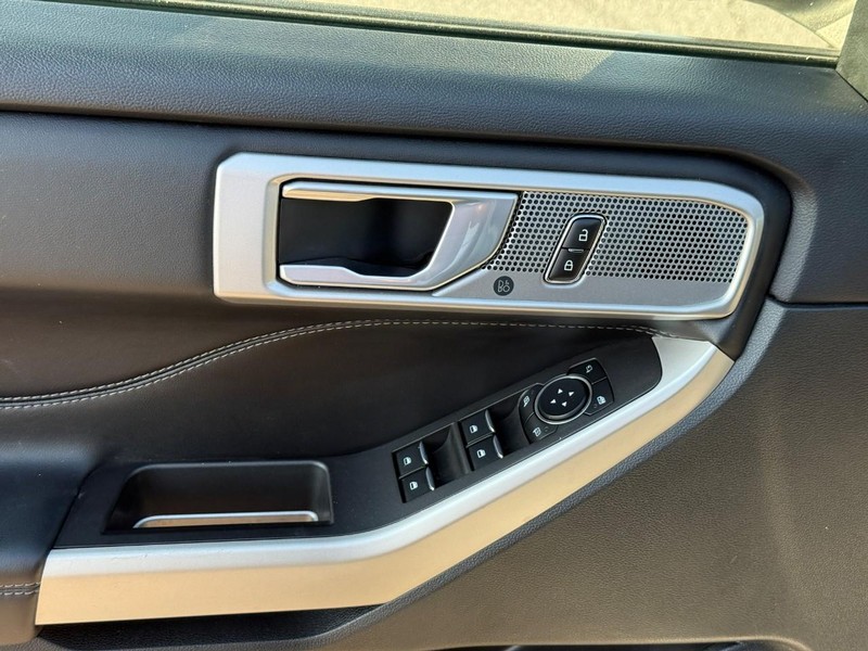 Ford Explorer Vehicle Image 20