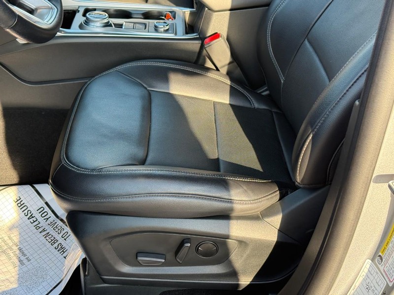 Ford Explorer Vehicle Image 22