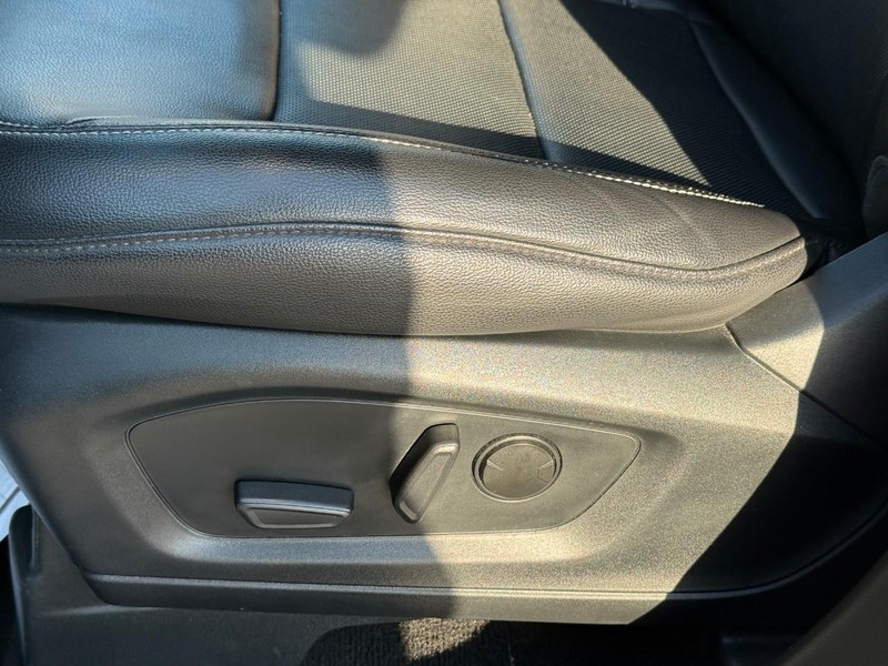 Ford Explorer Vehicle Image 23