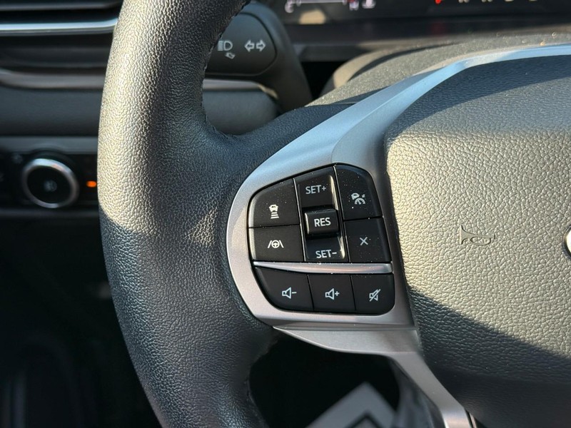 Ford Explorer Vehicle Image 24