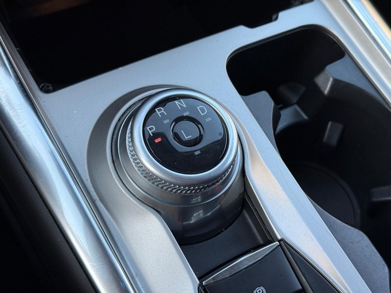 Ford Explorer Vehicle Image 26