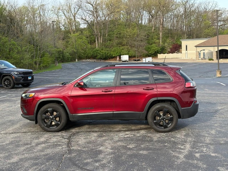 Jeep Cherokee Vehicle Full-screen Gallery Image 2