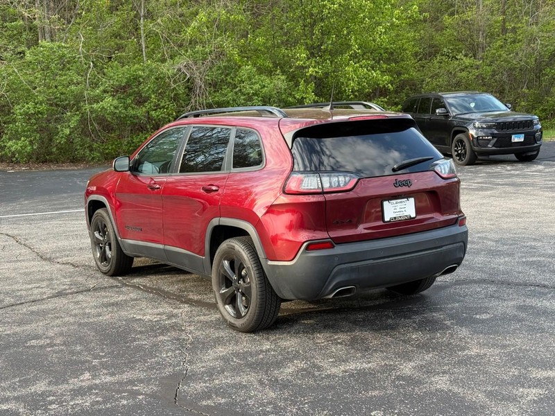 Jeep Cherokee Vehicle Full-screen Gallery Image 3