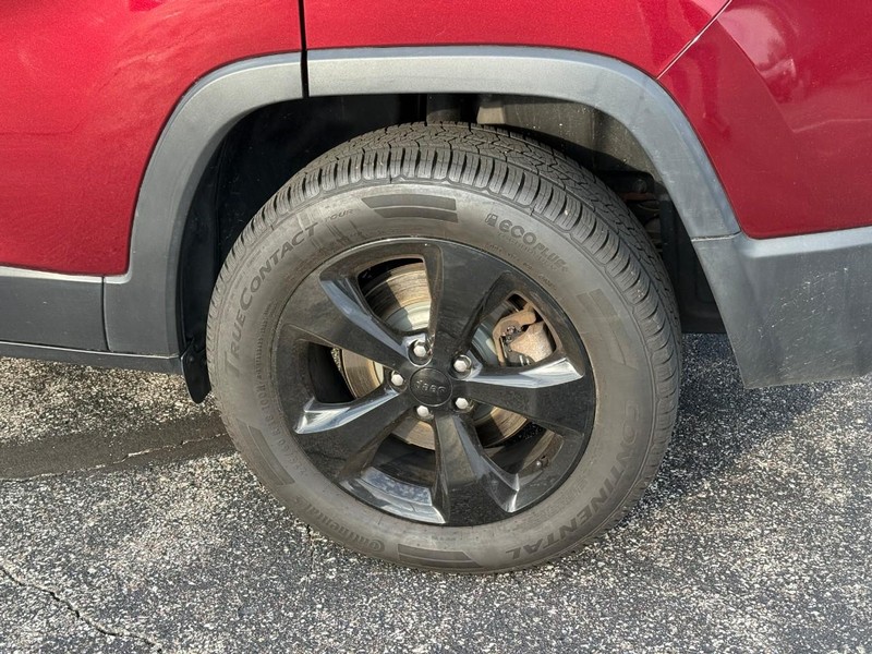 Jeep Cherokee Vehicle Full-screen Gallery Image 4