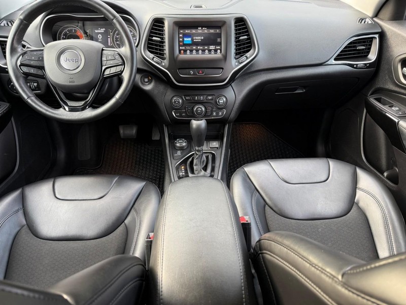 Jeep Cherokee Vehicle Full-screen Gallery Image 11