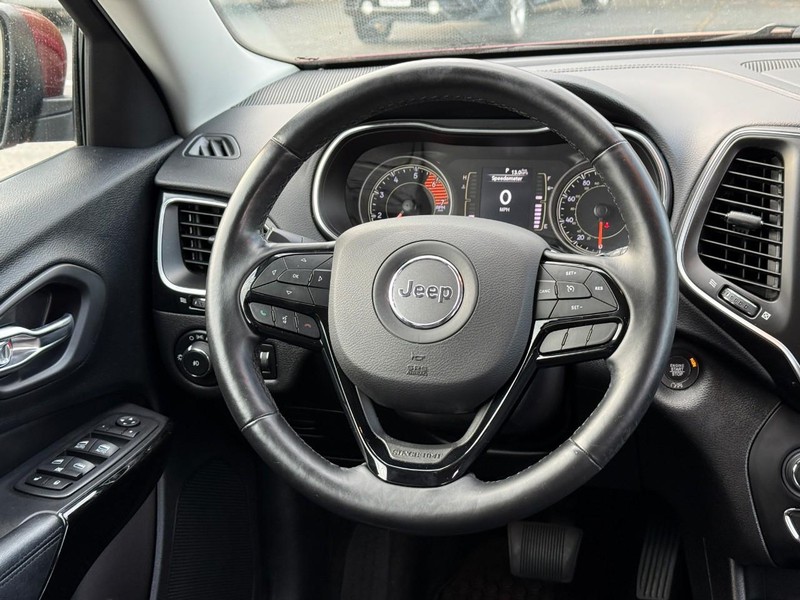 Jeep Cherokee Vehicle Full-screen Gallery Image 12