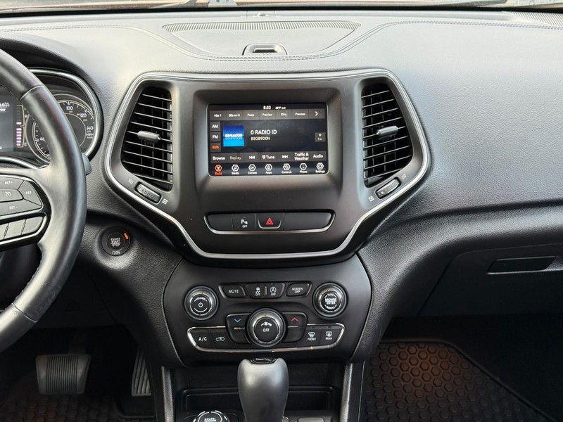 Jeep Cherokee Vehicle Full-screen Gallery Image 13