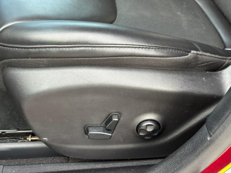 Jeep Cherokee Vehicle Full-screen Gallery Image 17