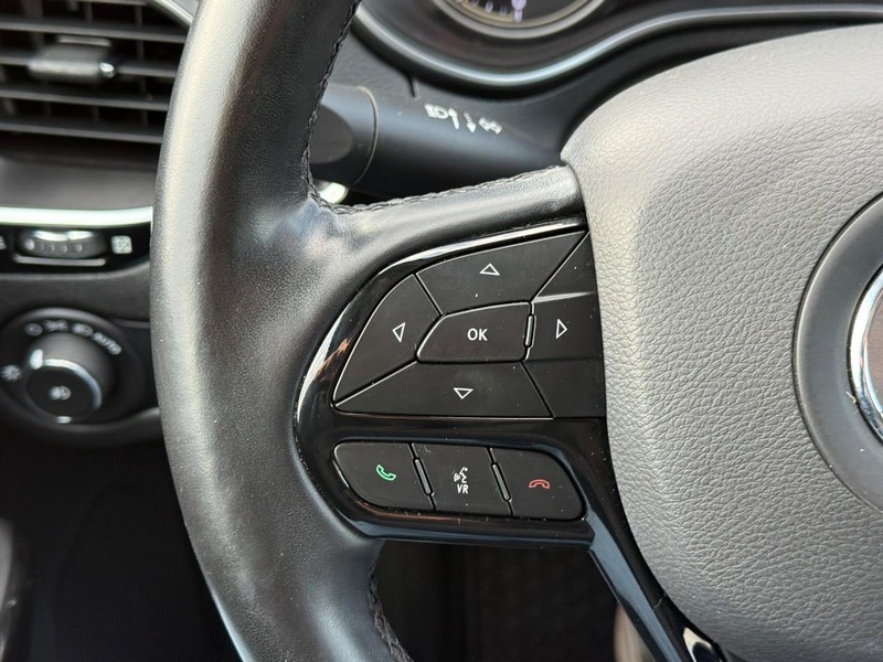 Jeep Cherokee Vehicle Full-screen Gallery Image 18