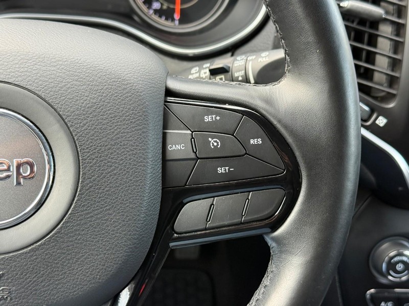 Jeep Cherokee Vehicle Full-screen Gallery Image 19