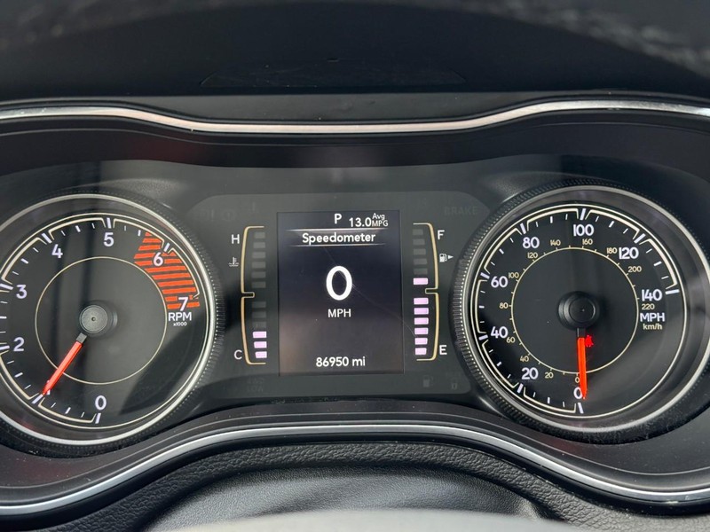 Jeep Cherokee Vehicle Full-screen Gallery Image 20