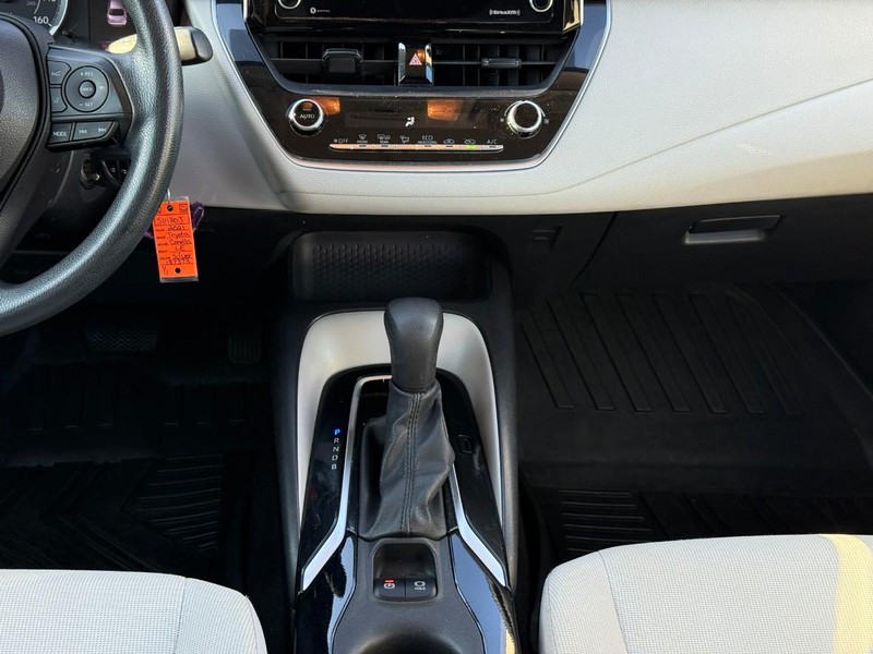 Toyota Corolla Vehicle Image 17