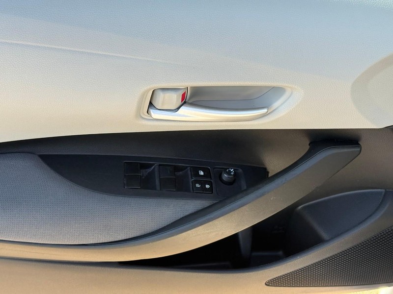 Toyota Corolla Vehicle Image 18