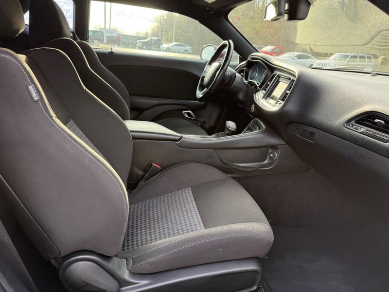 Dodge Challenger Vehicle Image 13