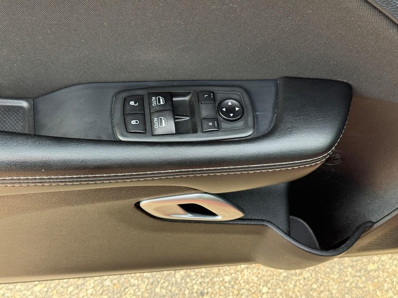 Dodge Challenger Vehicle Image 15