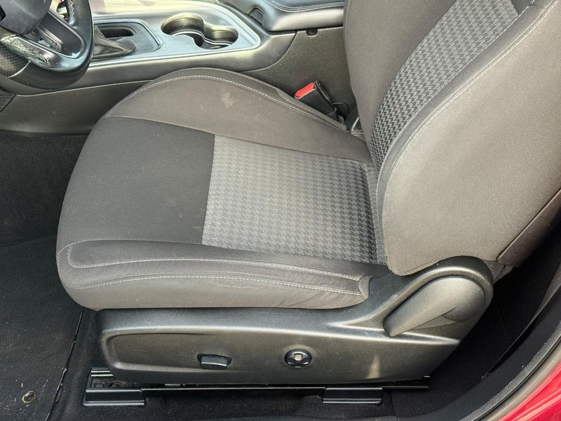 Dodge Challenger Vehicle Image 16