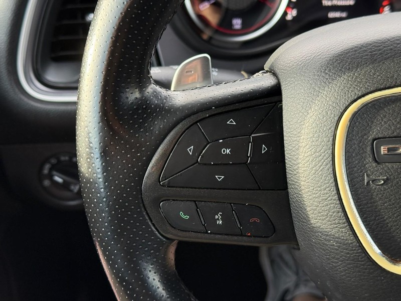 Dodge Challenger Vehicle Image 17