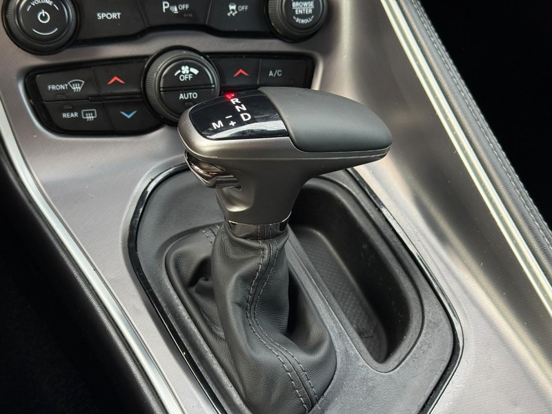 Dodge Challenger Vehicle Image 20