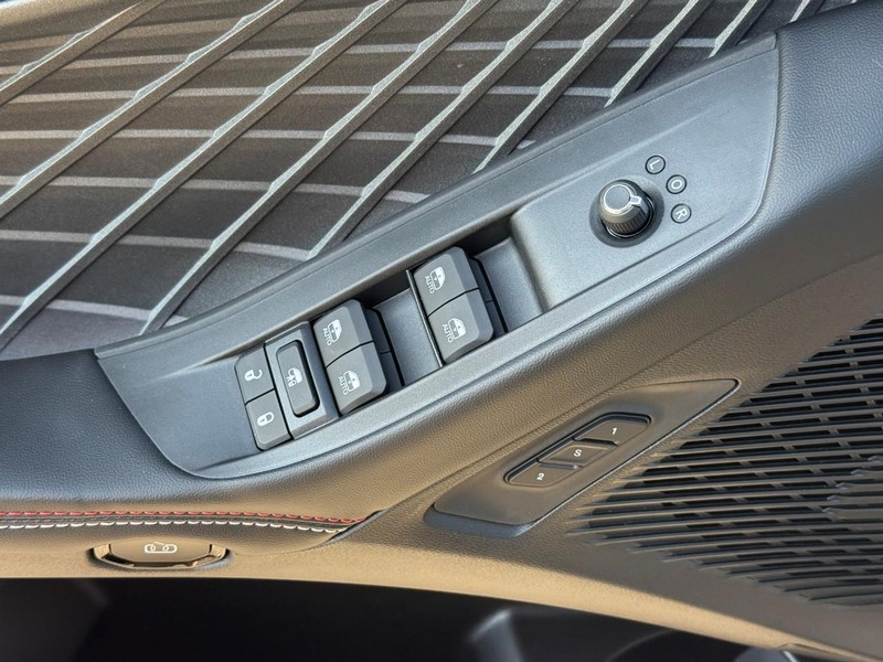 Dodge Charger Vehicle Full-screen Gallery Image 10