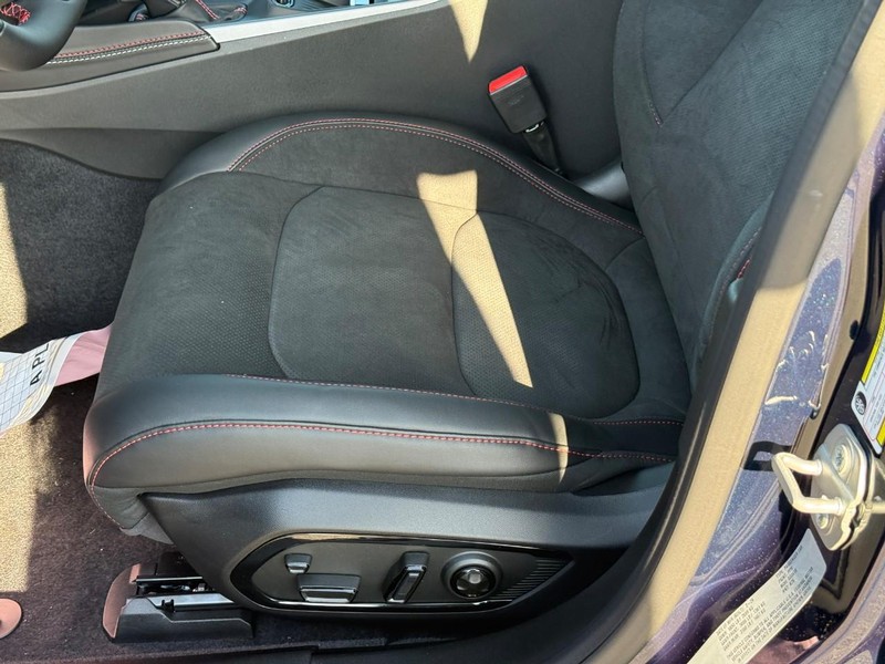 Dodge Charger Vehicle Full-screen Gallery Image 11