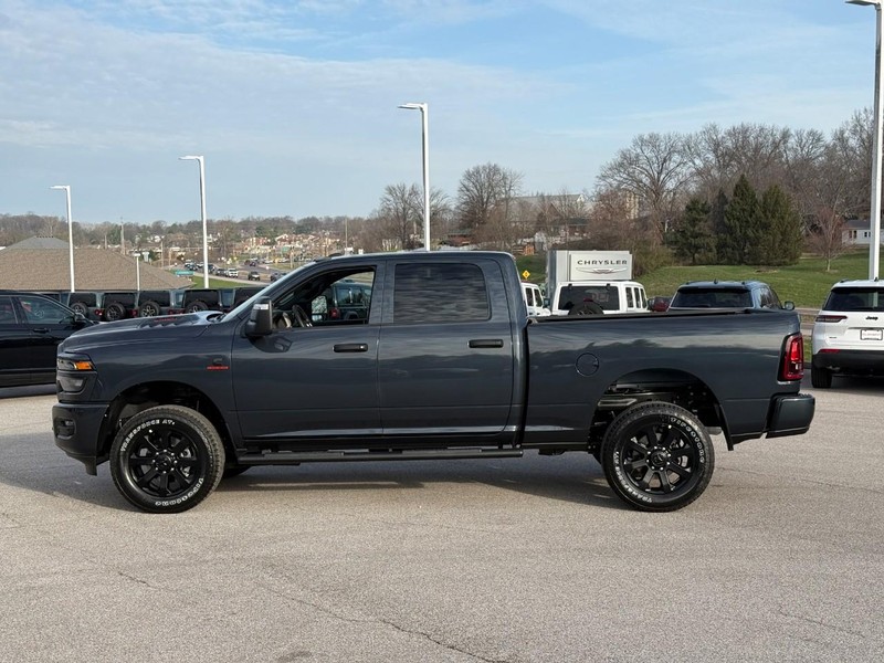 Ram 2500 Vehicle Full-screen Gallery Image 2