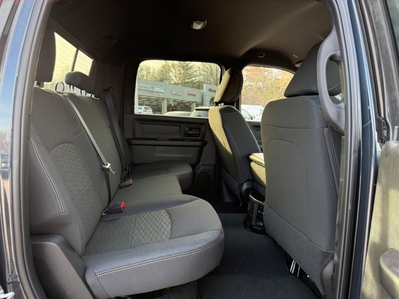 Ram 2500 Vehicle Full-screen Gallery Image 5