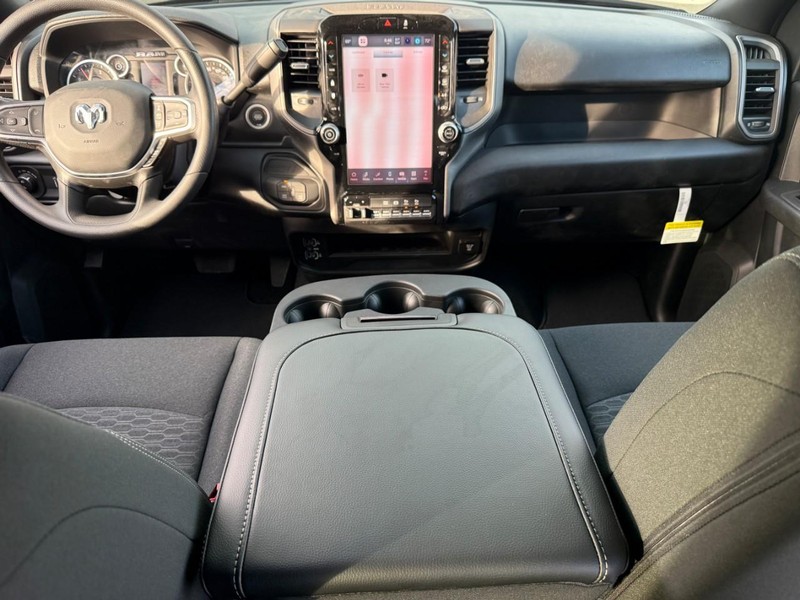 Ram 2500 Vehicle Full-screen Gallery Image 6