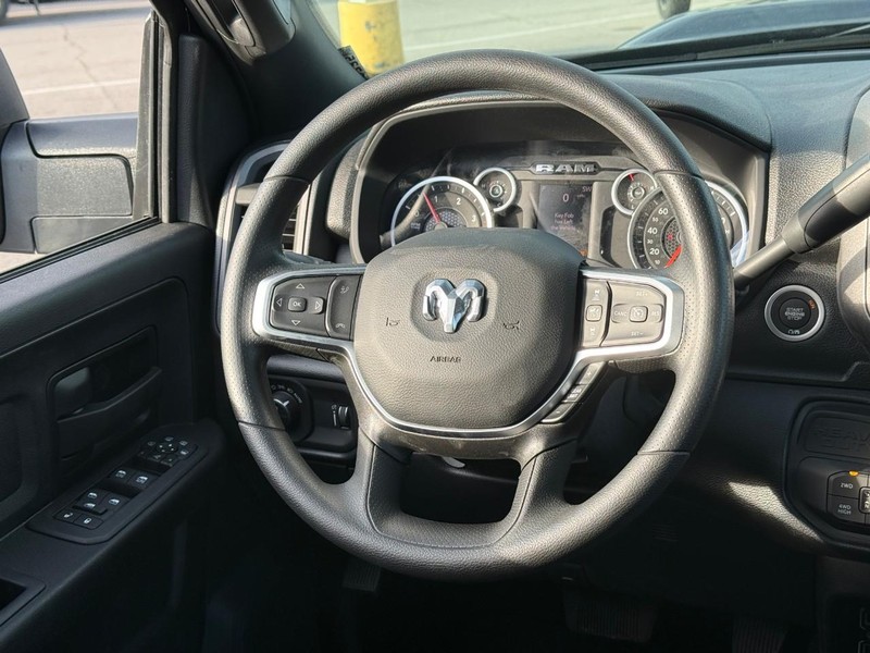 Ram 2500 Vehicle Full-screen Gallery Image 7