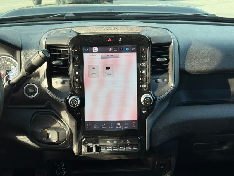 Ram 2500 Vehicle Full-screen Gallery Image 8