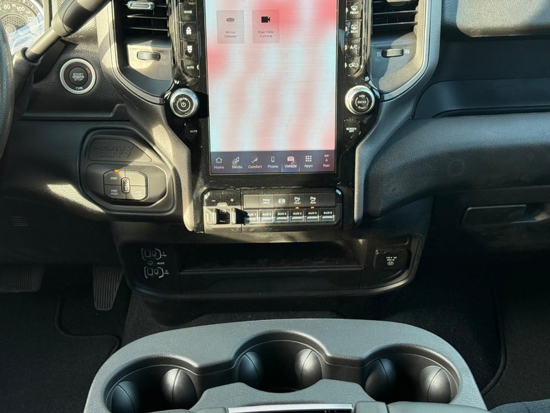 Ram 2500 Vehicle Full-screen Gallery Image 9
