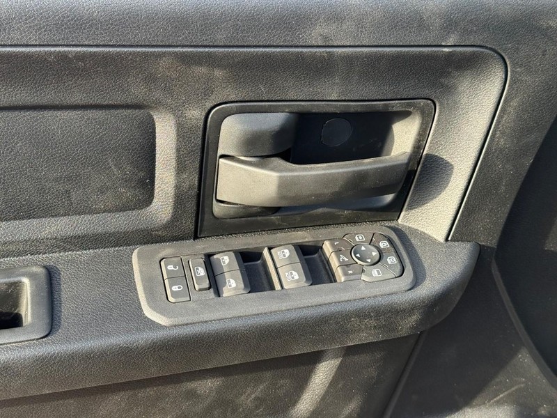 Ram 2500 Vehicle Full-screen Gallery Image 10