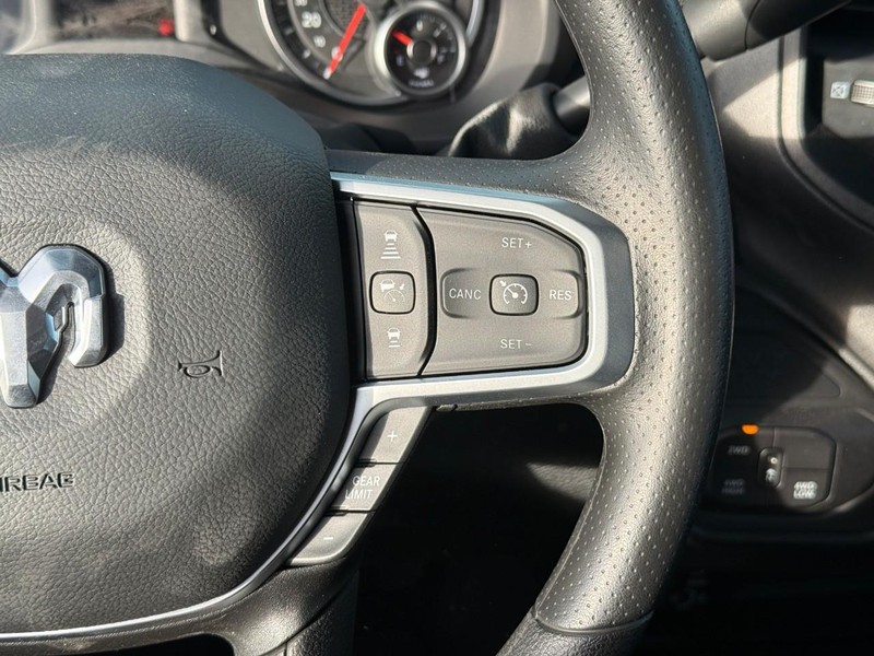 Ram 2500 Vehicle Full-screen Gallery Image 13