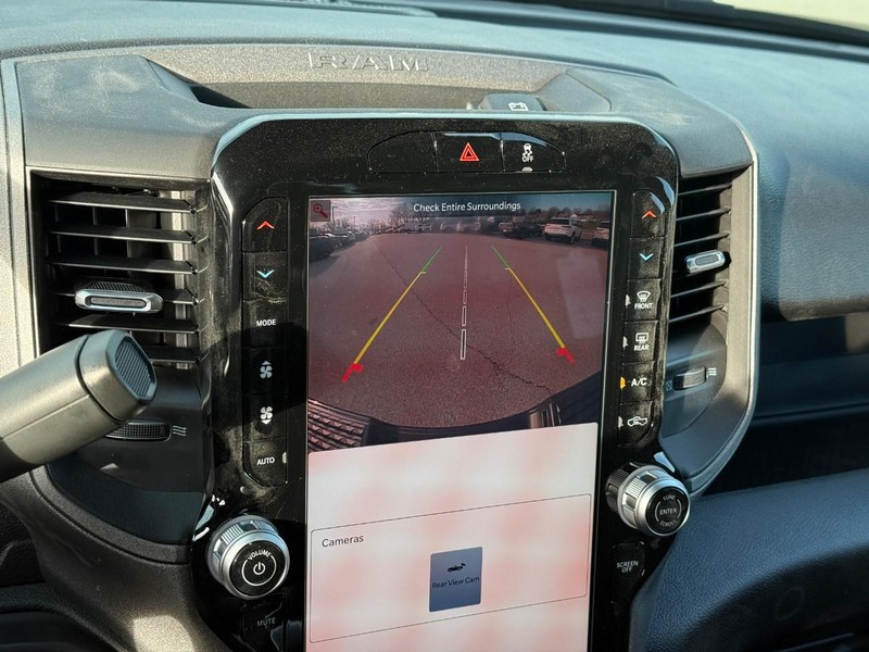 Ram 2500 Vehicle Full-screen Gallery Image 14