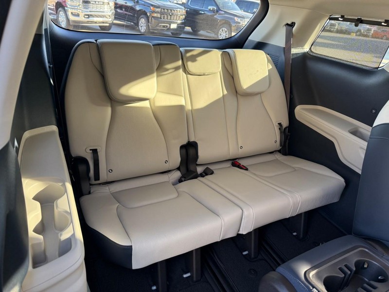 Kia Carnival Vehicle Image 14