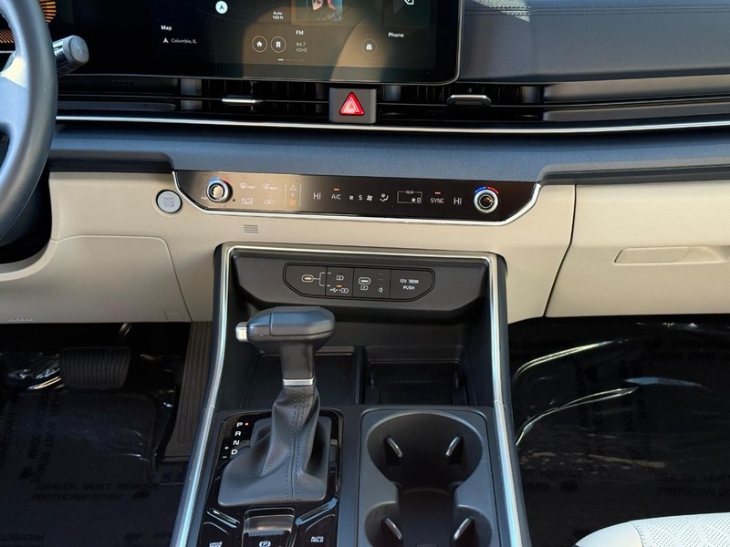 Kia Carnival Vehicle Image 18