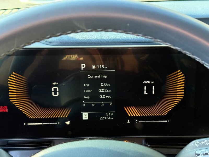 Kia Carnival Vehicle Image 25