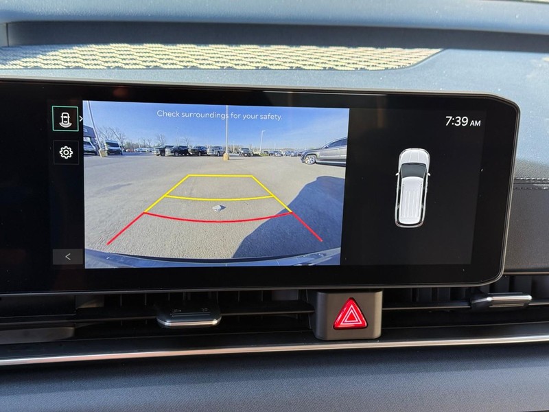 Kia Carnival Vehicle Image 28