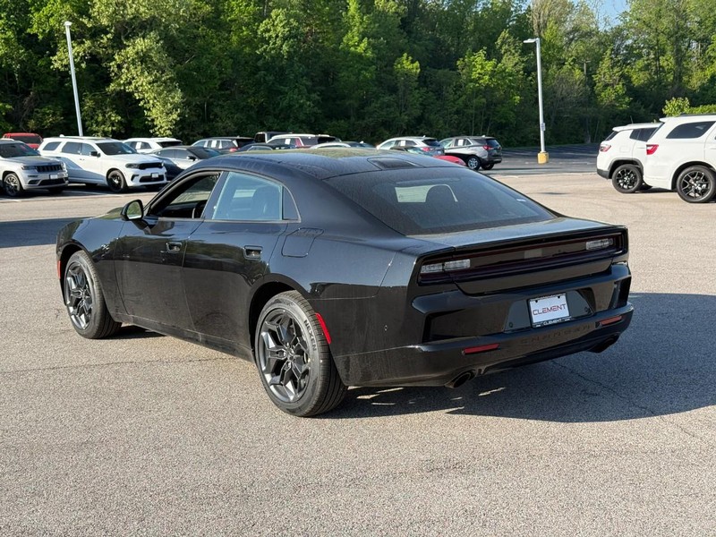 Dodge Charger Vehicle Full-screen Gallery Image 3