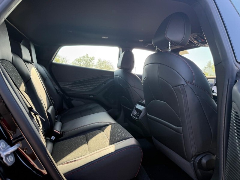 Dodge Charger Vehicle Full-screen Gallery Image 5