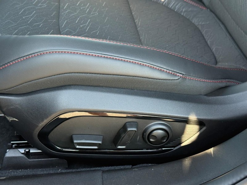Dodge Charger Vehicle Full-screen Gallery Image 12