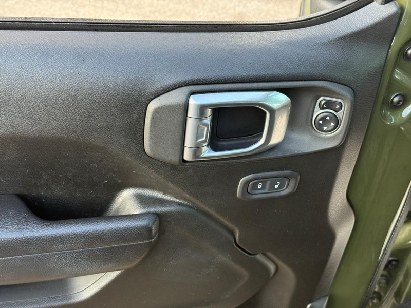 Jeep Gladiator Vehicle Image 18