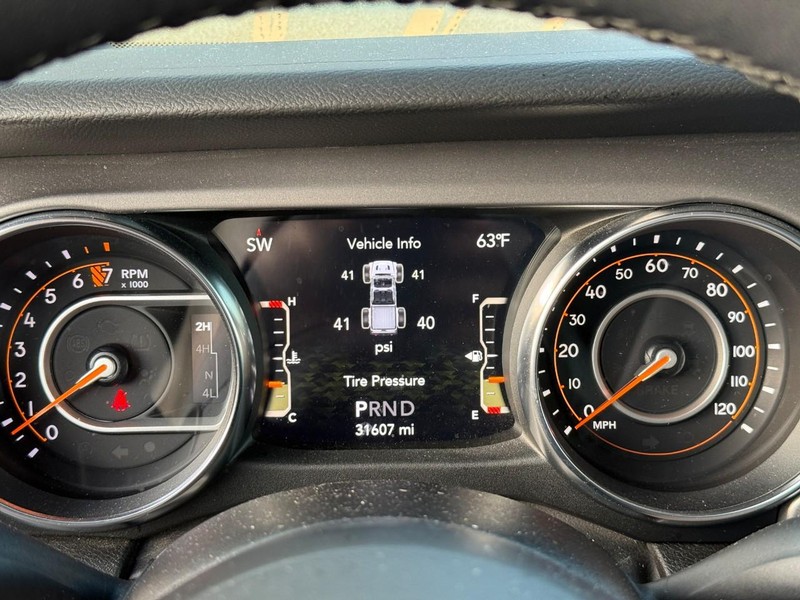 Jeep Gladiator Vehicle Image 23