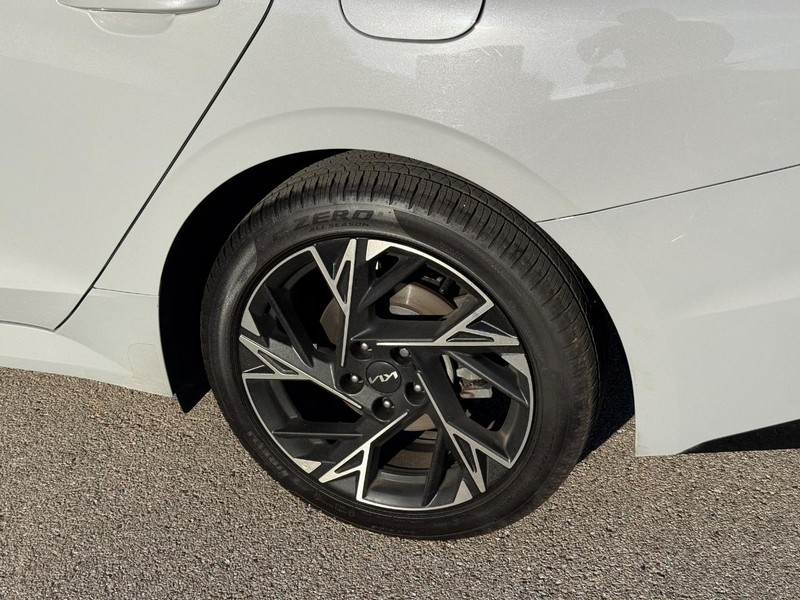 Kia K5 Vehicle Image 05