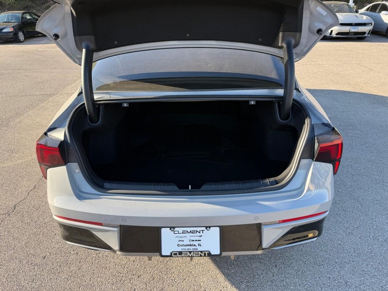 Kia K5 Vehicle Image 08