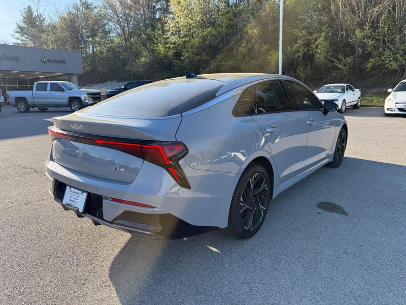 Kia K5 Vehicle Image 09