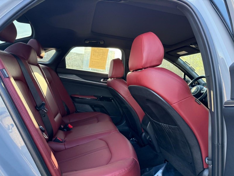 Kia K5 Vehicle Image 13